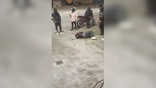 Taxi Thief Beaten by the Crowd, Doused With Gasoline and Burned In Ecuador