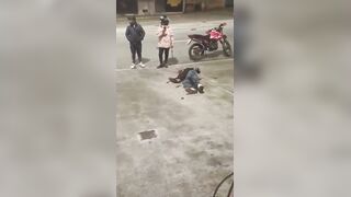 Taxi Thief Beaten by the Crowd, Doused With Gasoline and Burned In Ecuador