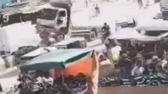 Out Of Control Truck Kills Three In Karachi