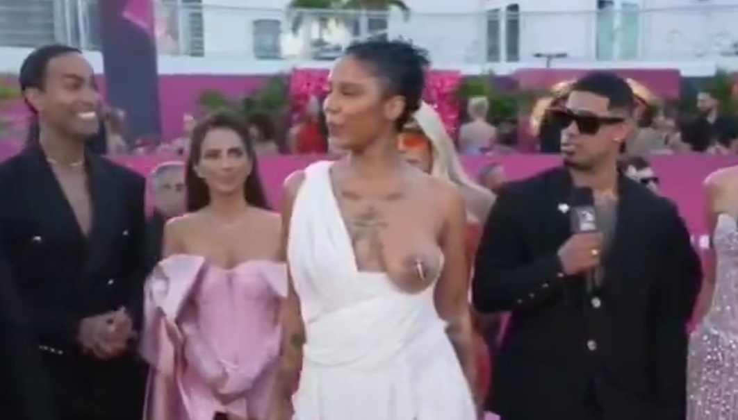Dominican Rapper had the Best Dress no doubt