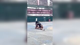 Two Latinas Get Into A One On One Fight Over A Dude Known As  'El Brayan'