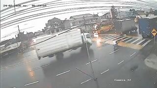 Motorcyclist Makes His Last Turn In Ecuador