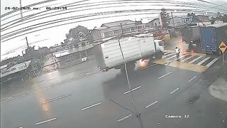 Motorcyclist Makes His Last Turn In Ecuador