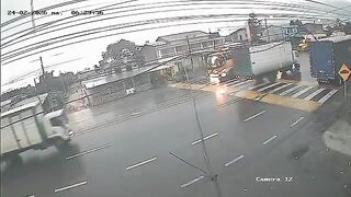 Motorcyclist Makes His Last Turn In Ecuador