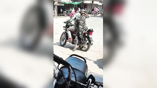 Man hurts his wife in public, bystanders just keep recording