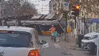 Tram derails in Milan, One Dead