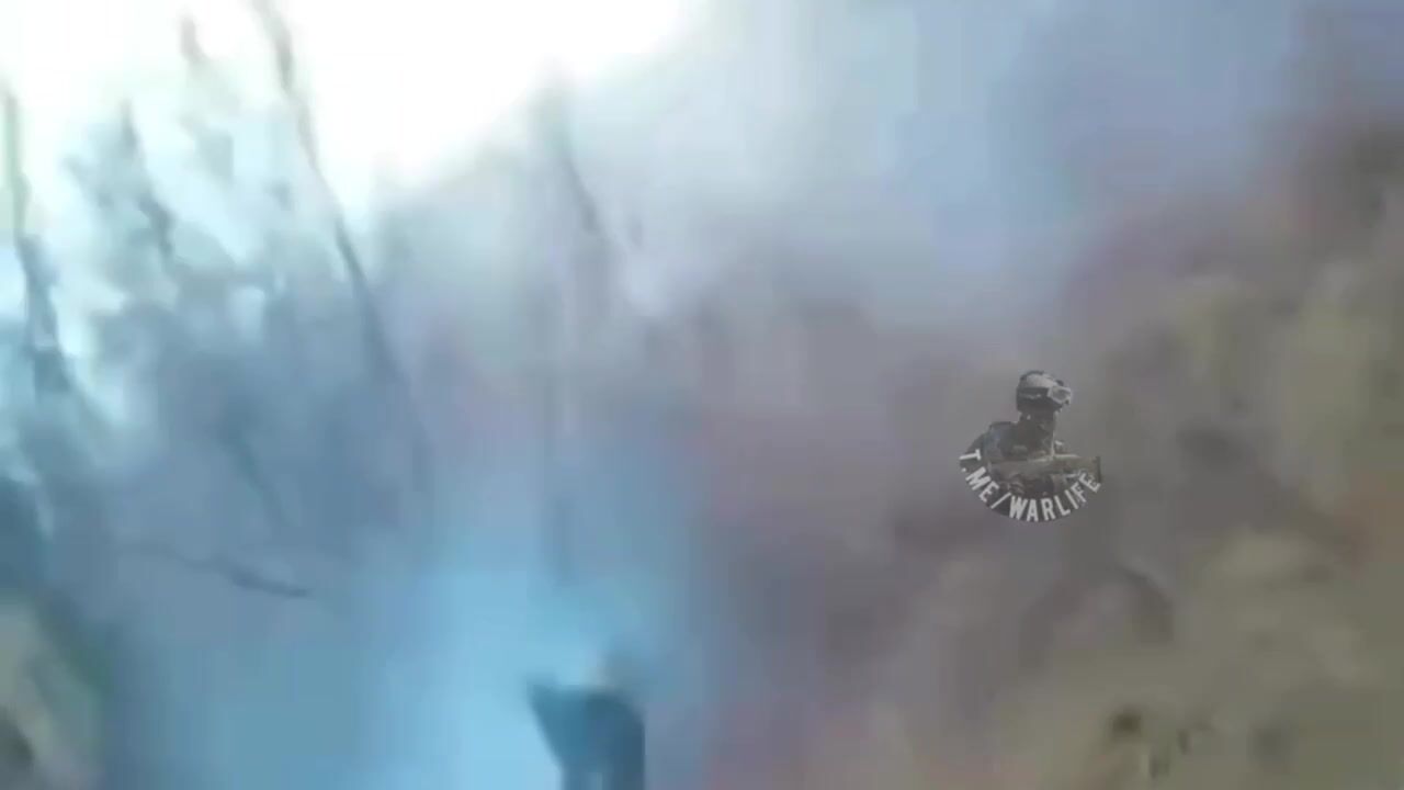 Confused Russian Approaching Ukrainian soldiers and get gunned down
