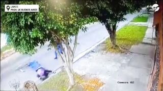 Argentina: Teacher assaulted and beaten in the street.