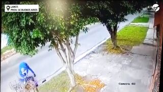 Argentina: Teacher assaulted and beaten in the street.