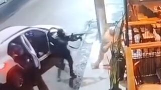 Restaurant Customer Riddled with Bullets by Sicarios In Rio