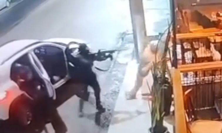 Restaurant Customer Riddled with Bullets by Sicarios In Rio