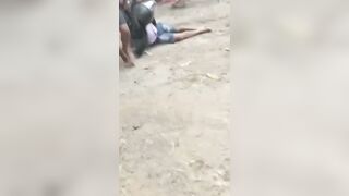 Motorcycle Thief Attacked With Rock, Dragged To The Police Station