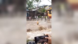 Man Drowns During Flood In India, Crowd Enjoys The Show