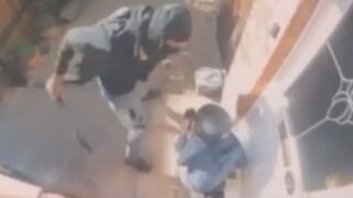 Delivery Driver Gets Stabbed In London