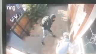 Delivery Driver Gets Stabbed In London