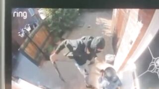 Delivery Driver Gets Stabbed In London