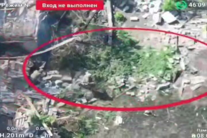 Russian drone vs Ukrainian soldiers.