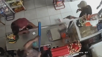 Female Shopkeeper Shot in the Arm After Swinging Bat at Teenage Extortionists