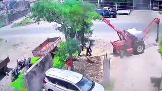 Indian Electric Pole: 5 Seconds, 1 Human, 0 Safety, Full Drama