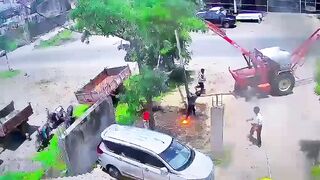 Indian Electric Pole: 5 Seconds, 1 Human, 0 Safety, Full Drama