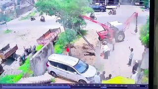 Indian Electric Pole: 5 Seconds, 1 Human, 0 Safety, Full Drama