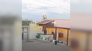 Man Working On Roff Contacts Live Wire, Gets Lectrocuted