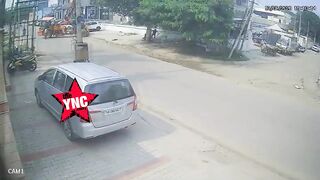 2 Workers Killed After Crane Loses Balance While Lifting Generator