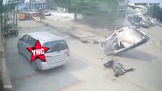 2 Workers Killed After Crane Loses Balance While Lifting Generator