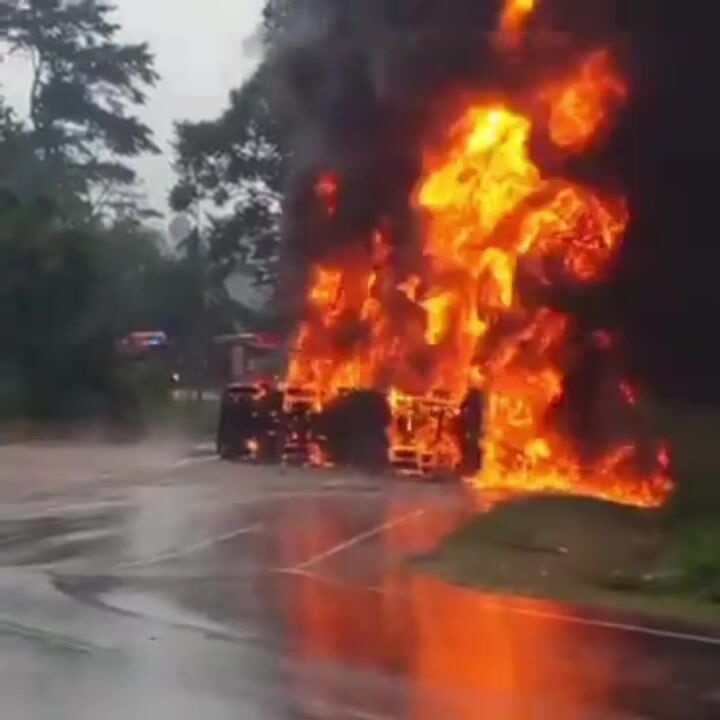 Malaysia Tanker Crushes Bezza, 2 Dead, Driver Walks Away