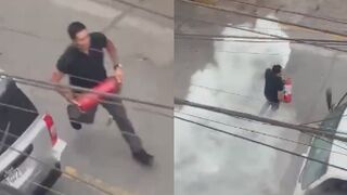 Street Fight Was Boring Until the Extinguisher Showed Up