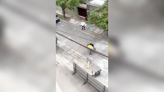 Street Fight Was Boring Until the Extinguisher Showed Up