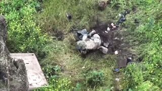 Ukraine War Classic: Soldier kneels on Landmine and loses Leg