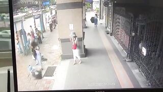 Metal Pipes fatally struck Woman {Classic video}