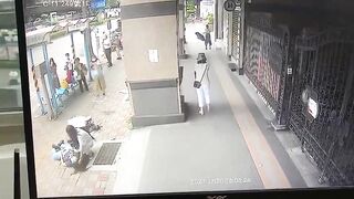 Metal Pipes fatally struck Woman {Classic video}