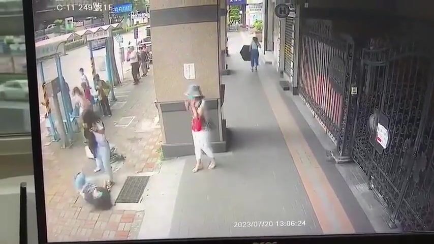 Air Conditioner fatally struck Woman {Classic video}