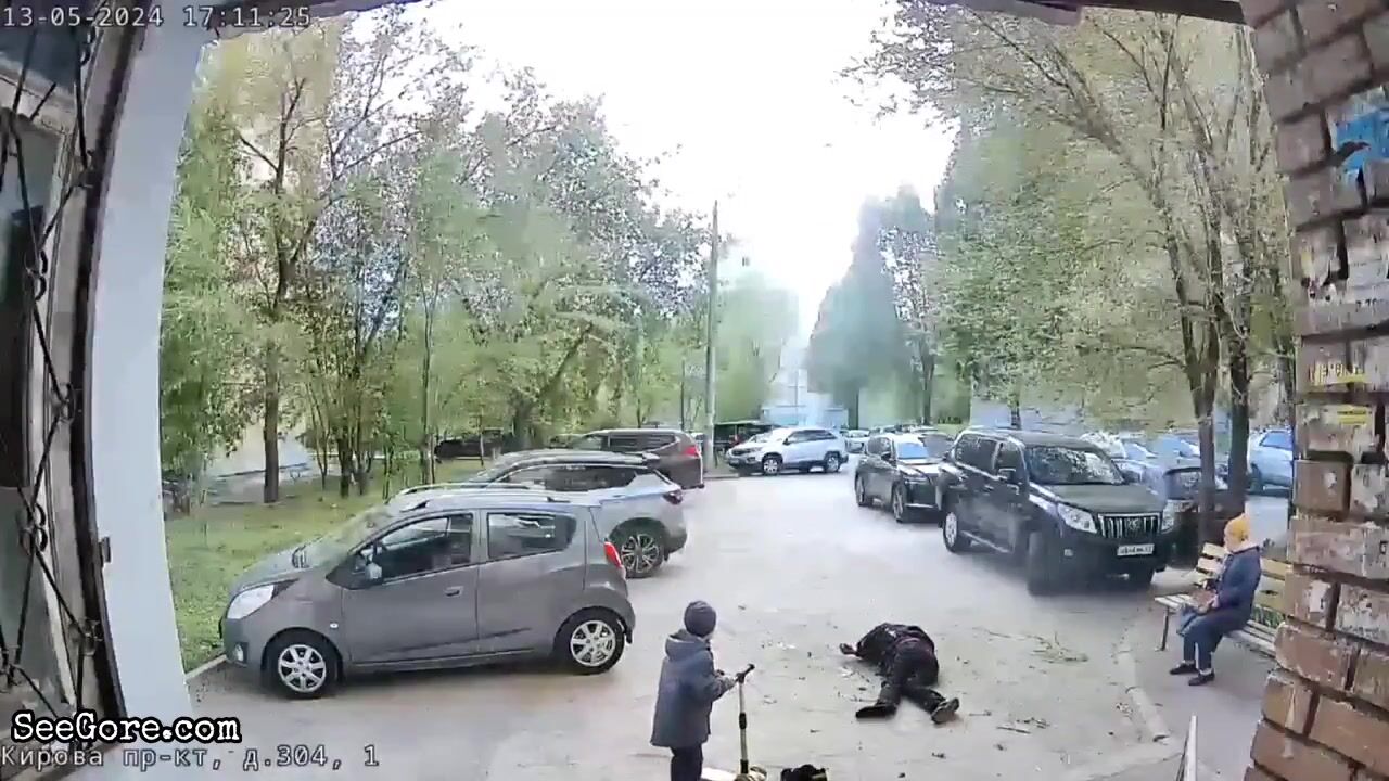Man commits suicide in russia nearly hitting a child (CLASSIC VIDEO)