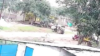 A motorcyclist died after his neck was strangled by a rope in the middle of the road.