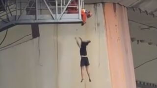 Failed Rescue Of 20-Year-Old Suicidal Girl In Dazhou