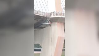 Failed Rescue Of 20-Year-Old Suicidal Girl In Dazhou