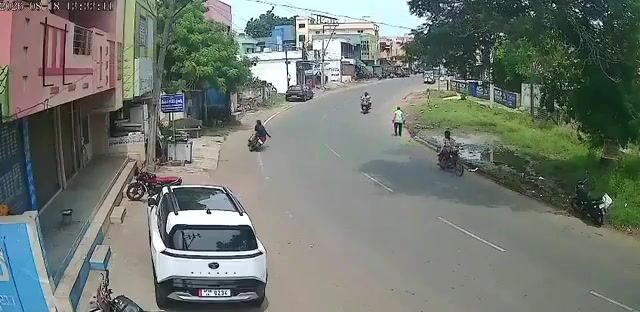 India: Speeding 21-Year-Old Loses to Bike, Physics, and Common Sense