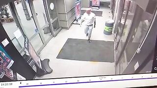 Man Knocks Out Attacker Armed With A Knife Who Tried To Stab Him