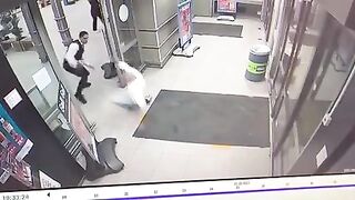 Man Knocks Out Attacker Armed With A Knife Who Tried To Stab Him