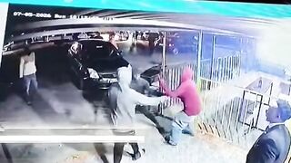 Criminal Cornered And Hacked By Machete Gang In South Africa