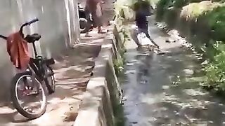 Two Guys Fights Inside Shit (Funny)