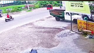 India: Garbage Truck Reverses Into Biker, E-Rickshaw Dodges Death