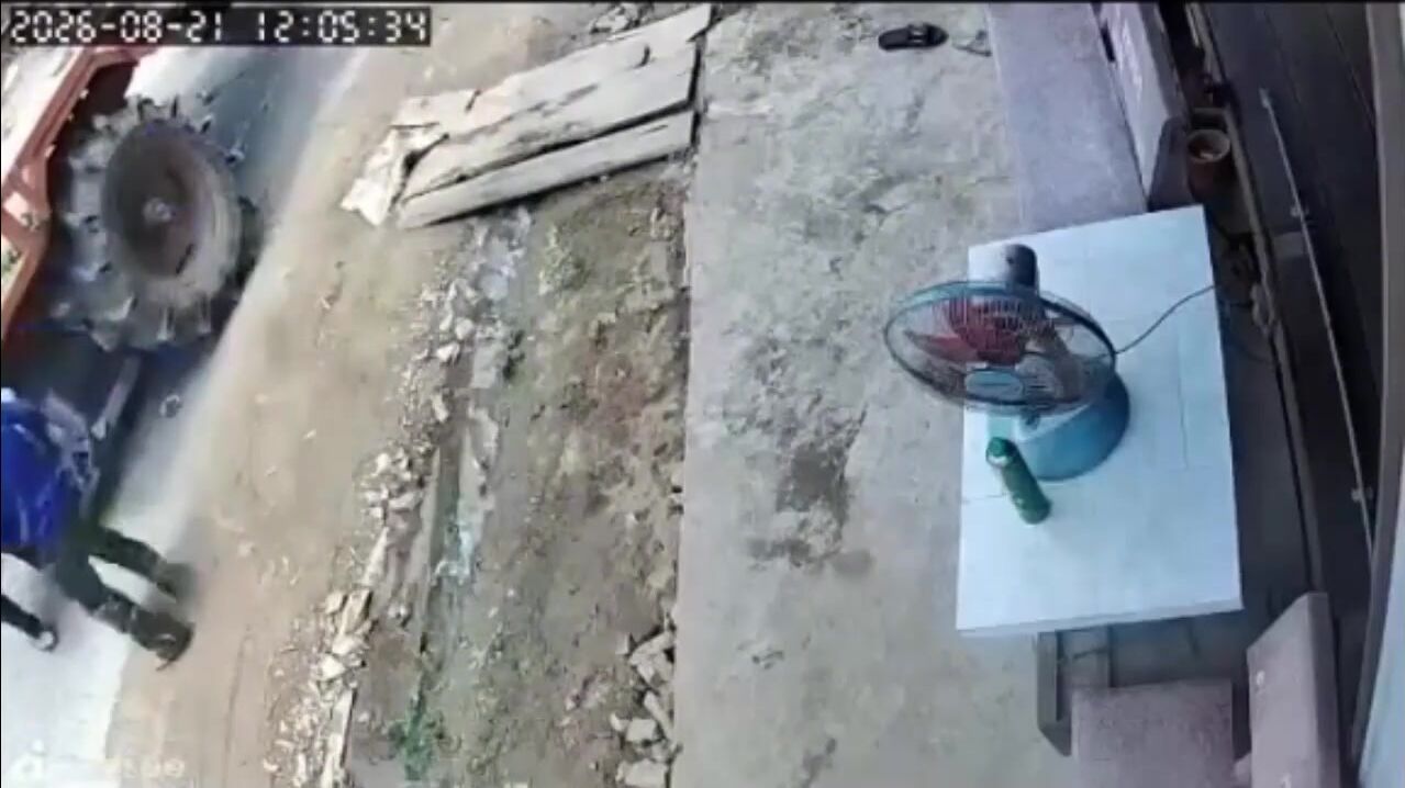Rider Crashes Into A Parked Tractor,dies