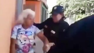 Woman Was Beaten By PoliceGirl In Venezuela