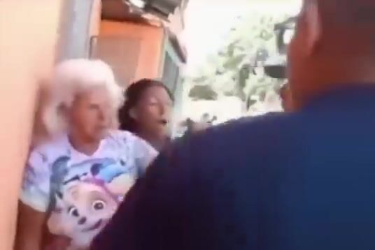 Woman Was Beaten By PoliceGirl In Venezuela
