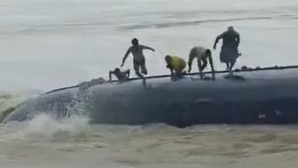 Boat Carrying 21 Workers Overturns In India, 2 Missing
