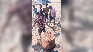 Deadly flash flood on the China-Nepal border{New Angle+Victim}